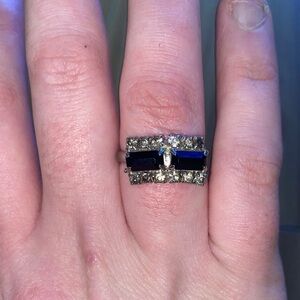 Elegant Silver and Black Women's Ring